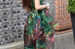 孔雀裙写真,写真中的古典美与时尚交融